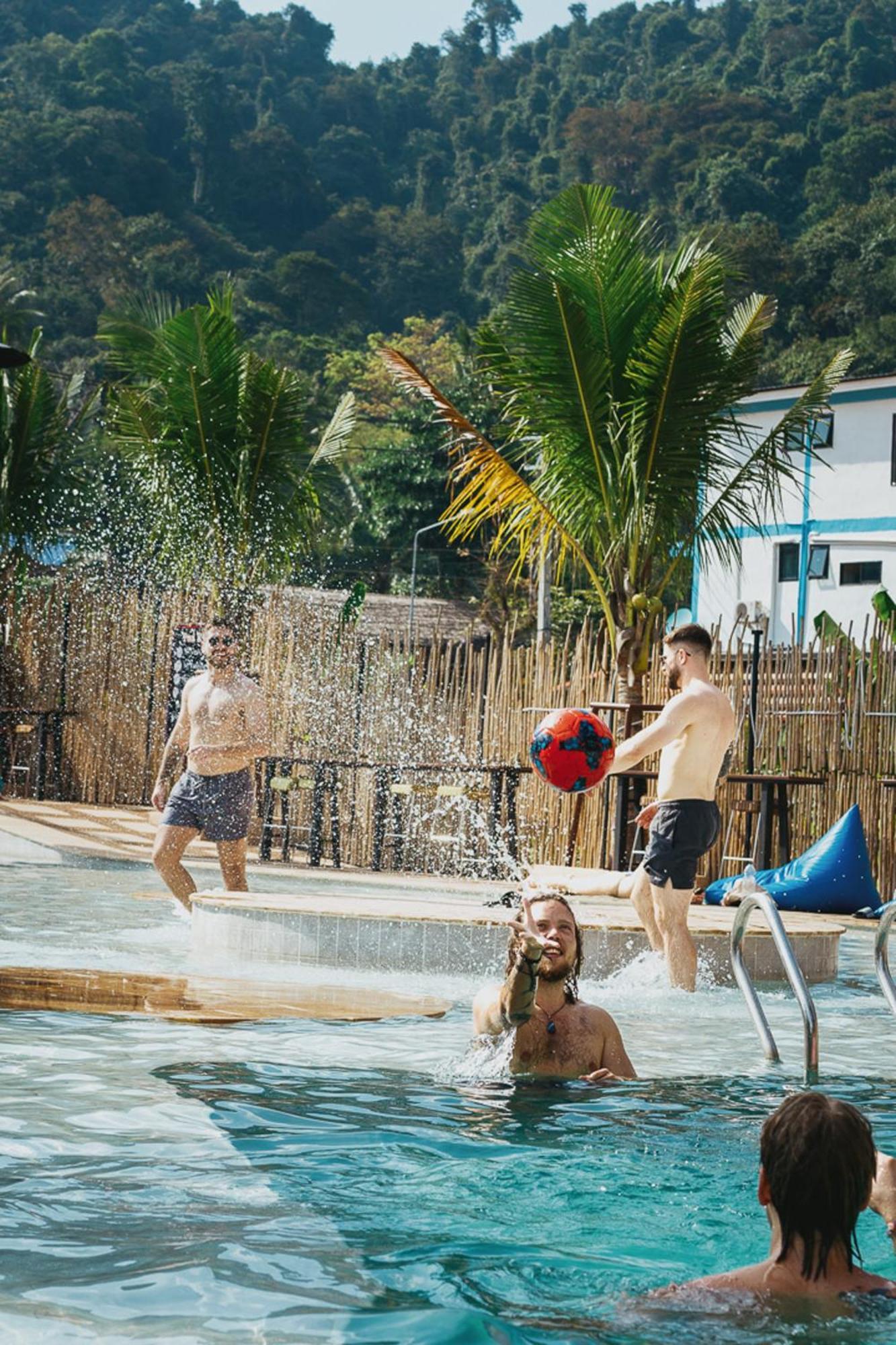 Summer Club And Hostel Ao Nang Buitenkant foto